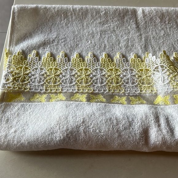 Embroidered Cotton Yellow & White Hand Towel with crochet - Picture 11 of 12